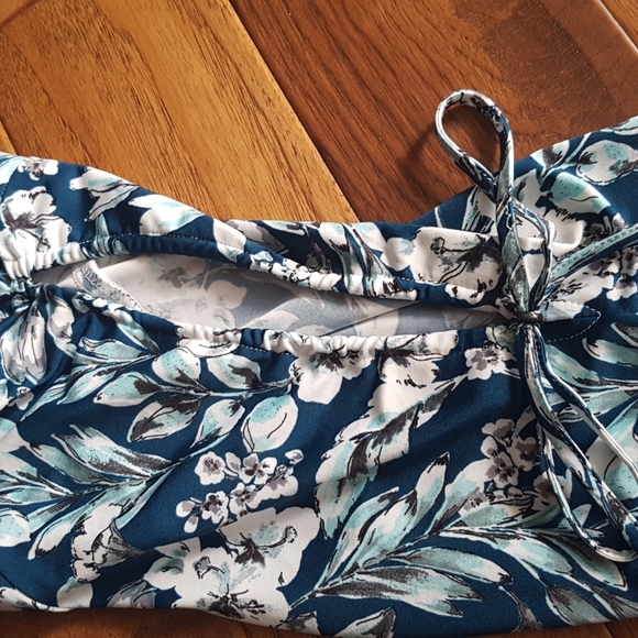 Ricki's Woman's Floral Open Arm Bell Sleeve Top Size XXL - Picture 15 of 16